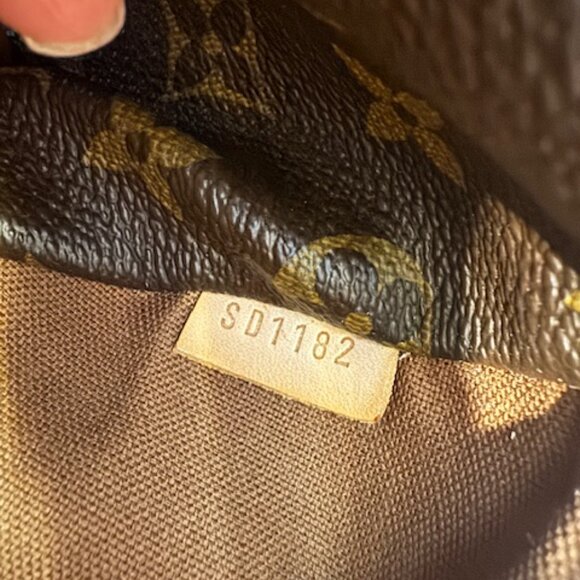 Louis Vuitton Totally MM Tote Bag - Picture 9 of 13